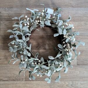 NWT Eucalyptus Frosted White Snowberry Christmas Winter Wreath
